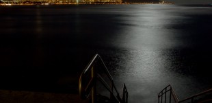 Full Moon Above Waikiki